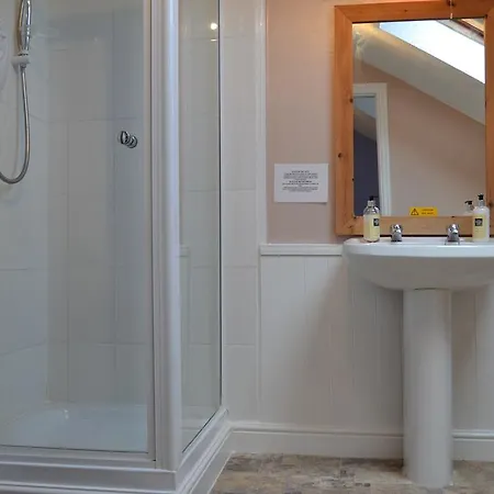 לינה וארוחת בוקר Ashleigh House ווינדרמר