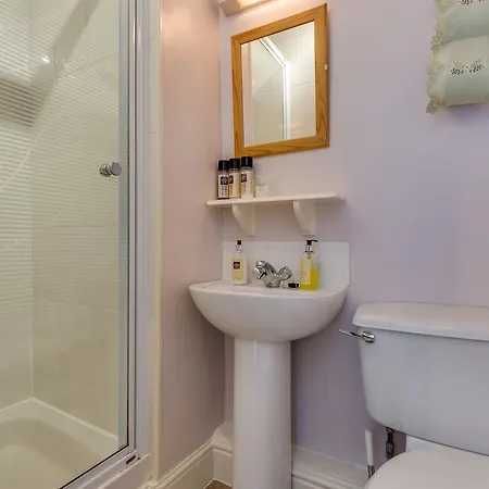 לינה וארוחת בוקר Ashleigh House ווינדרמר