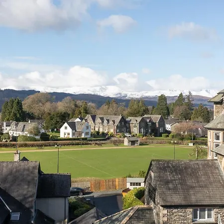 לינה וארוחת בוקר Ashleigh House